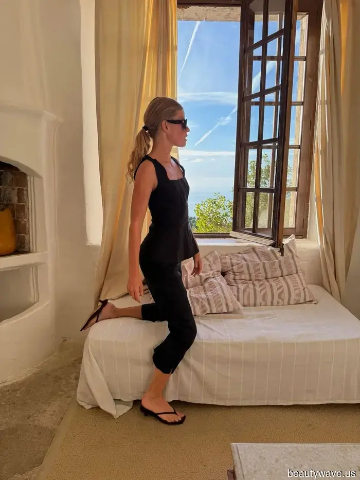 If you plan to wear capri leggings in 2026, style them like this, this, and this.