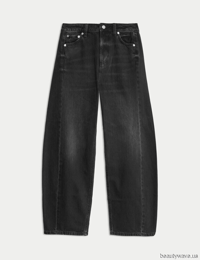 I’ve conducted the research—here are the most stylish sandals to pair with barrel-leg jeans.