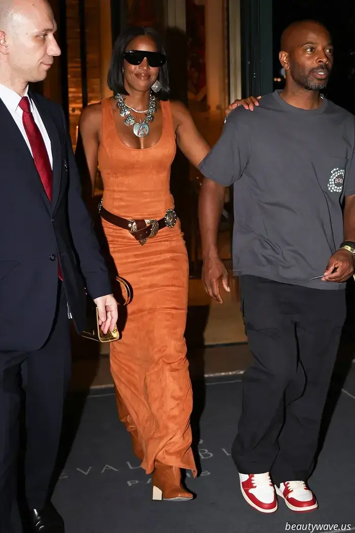 Here's What Fashion Enthusiasts Are Currently Pairing with the Accessory Trend That Everyone Was Previously Wearing with Jeans.