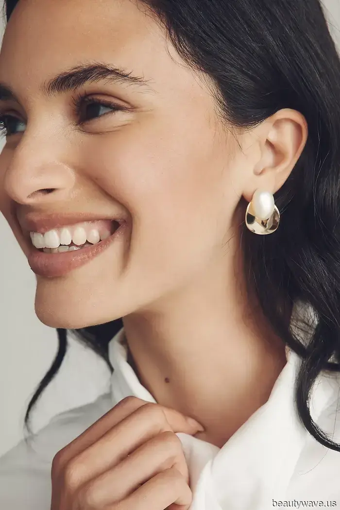 Resulta que este accesorio es la forma más fácil de mejorar tu atuendo básico de jeans y camiseta blanca.