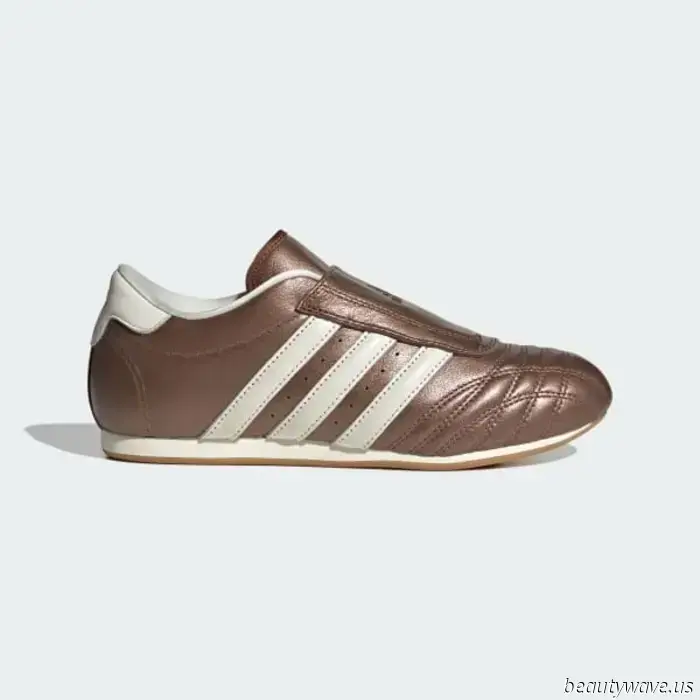 In my opinion, the key to styling this fall's trendiest color combination begins with these sneakers.