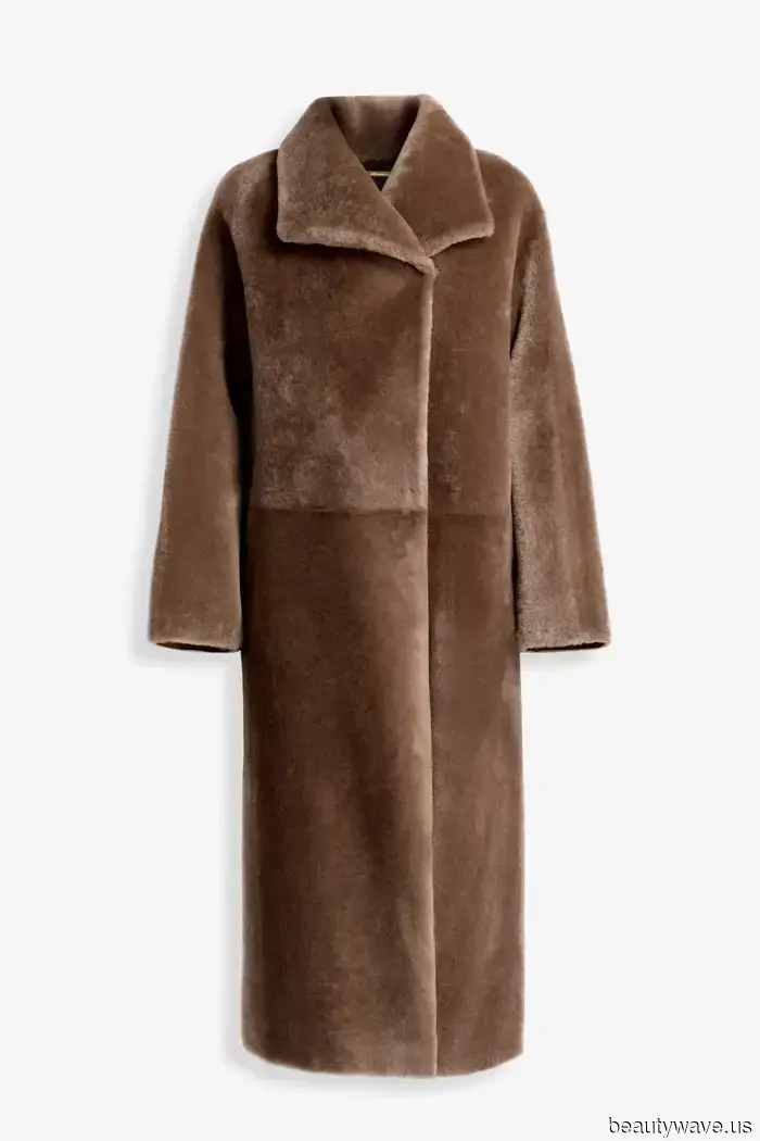 The Chic Trend French Women Are Donning With Their Jeans Until Spring