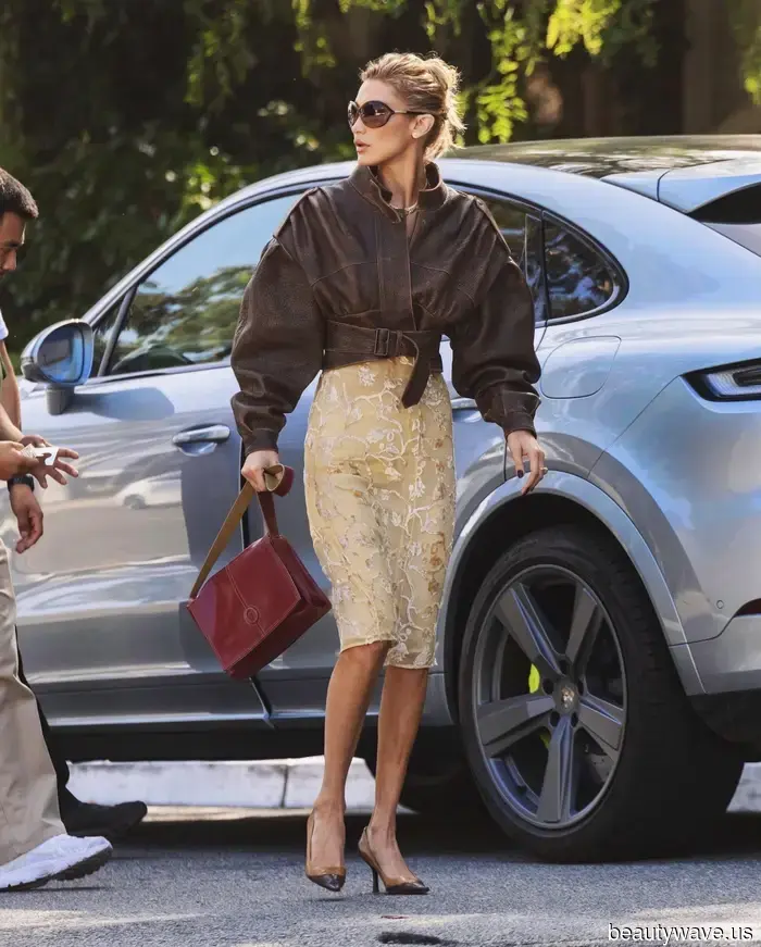 Only those who truly understand are embracing this heeled shoe color trend instead of opting for black or tan.