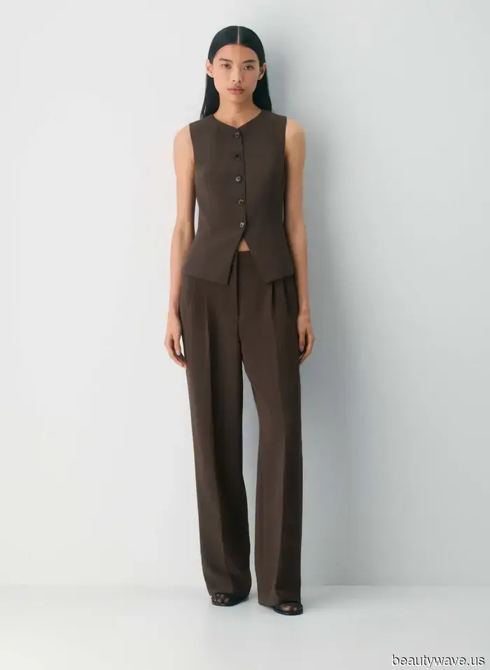 Soy una mamá fashion que trabaja en Nueva York&mdash;Estos son los tops elegantes que uso con jeans y pantalones.