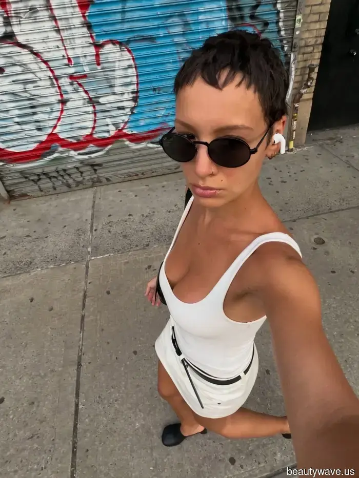 This basic summer piece elevates the appearance of any outfit, making it look significantly more expensive.