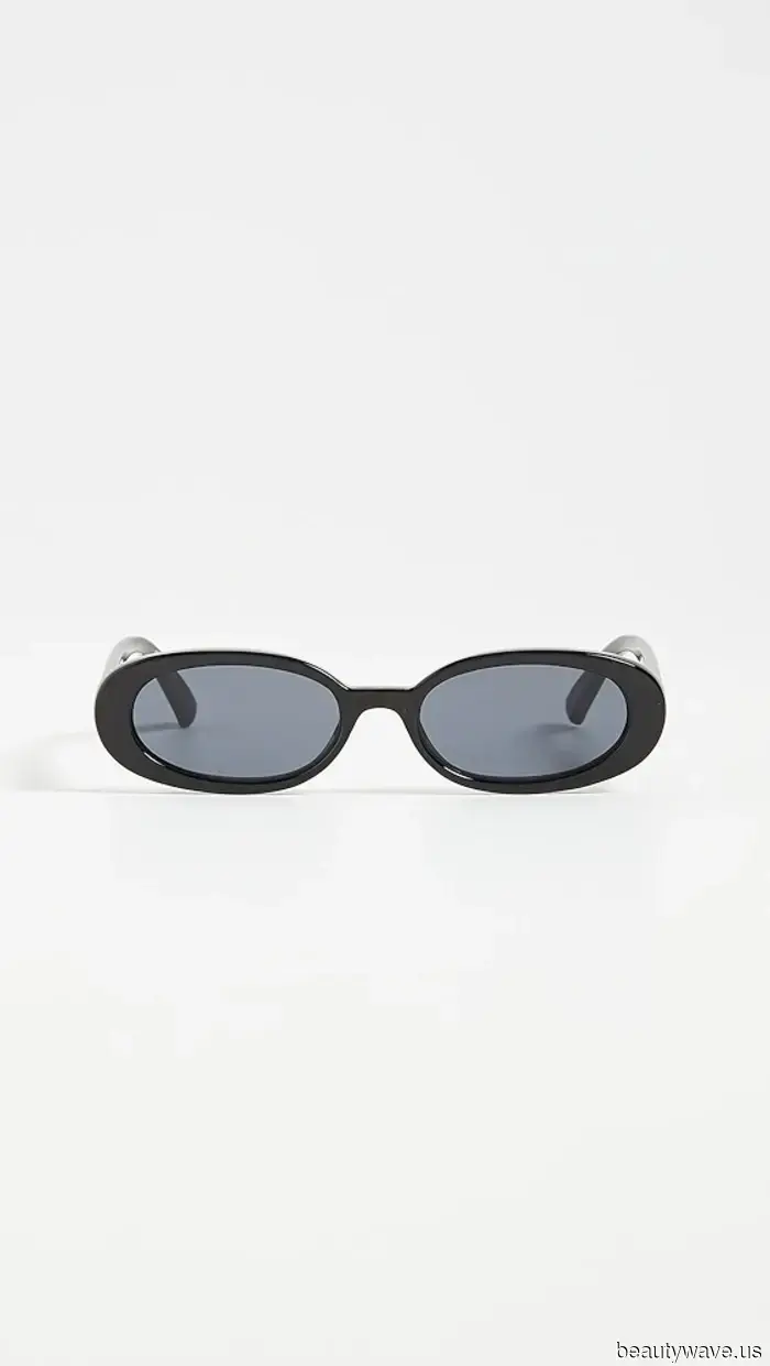 Styling Light-Wash Denim for Spring, as Suggested by Style Influencers