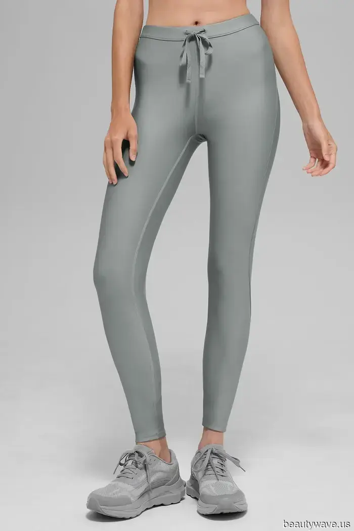 It's Arrived: The Autumn Sneaker Color Trend to Pair with the Legging Hue Every It Girl Will Have in 2026.