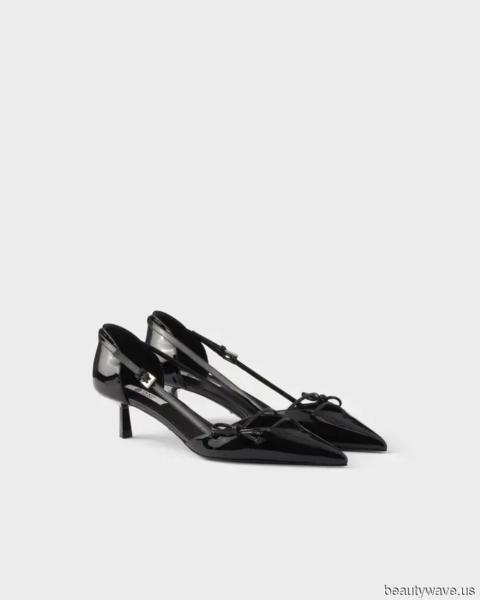 Light-wash jeans were a prominent feature at the Dior show—these shoes will give them a stylish touch for 2026.