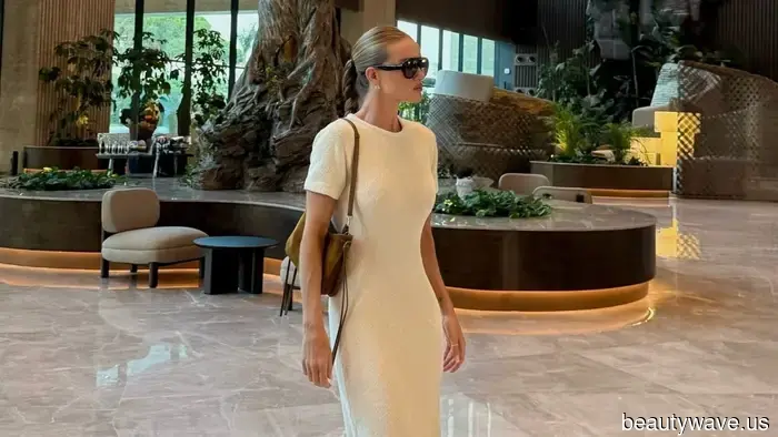 When I want my simple T-shirt dress to appear elegant, these are the shoes and bag I pair with it.