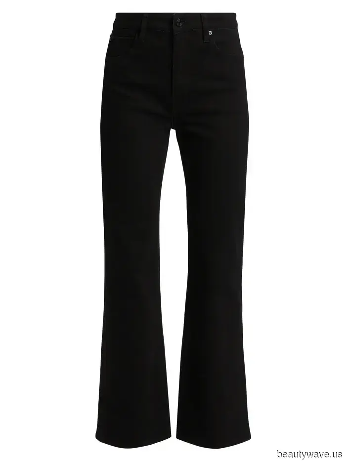 The Distinctive Style That Everyone Fashionable in NYC Will Adopt When Pairing Boots with Jeans This Fall