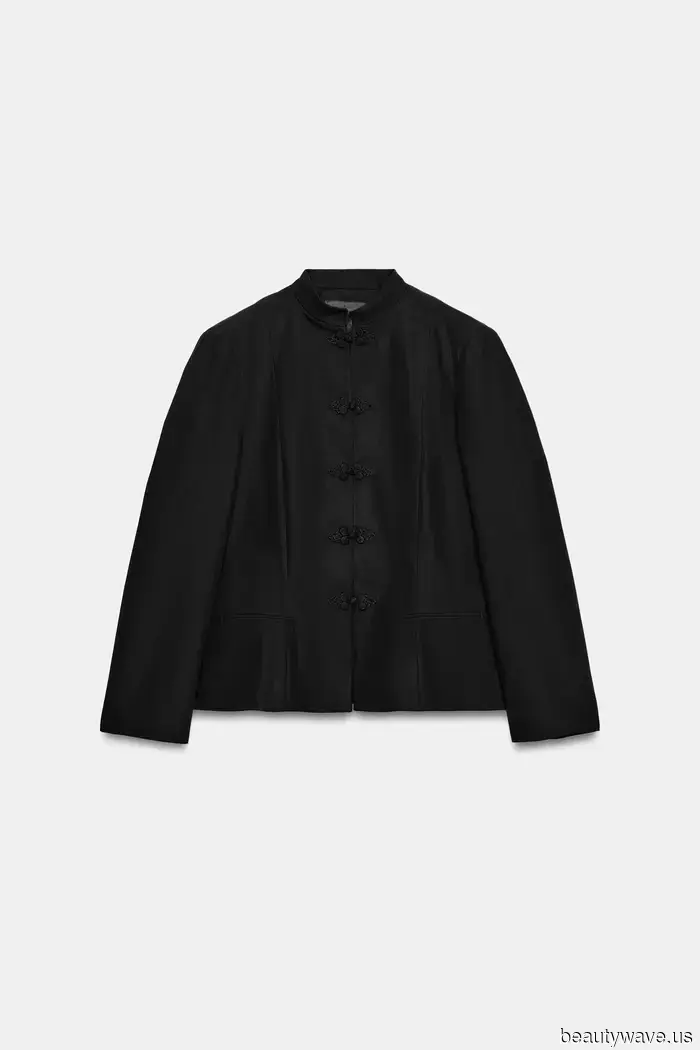 As a New Yorker residing in Paris, here are 40 Zara pieces I would choose to blend in with the locals.
