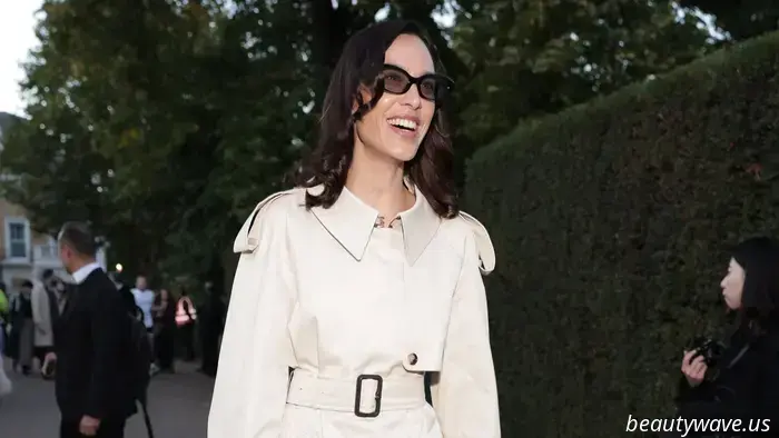 Klar, beige Trenchcoats sind zeitlos — aber ehrlich gesagt finde ich diesen alternativen Neutralton viel schicker.