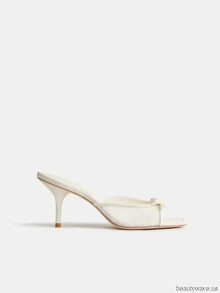 The Skirt and Shoe Pairing to Sport During a Heatwave, as Recommended by Victoria Beckham