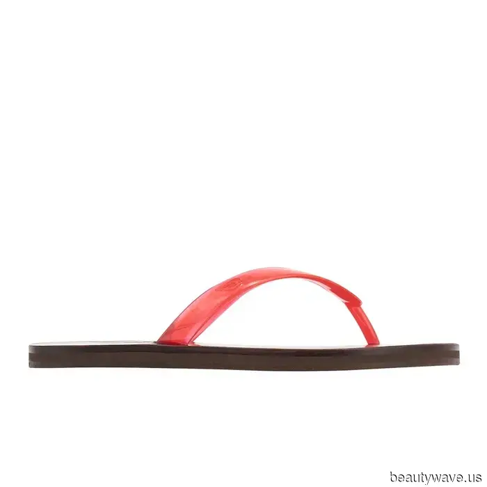 Las chanclas negras siempre serán elegantes, pero estos 7 conjuntos demuestran que este color es mucho más genial.