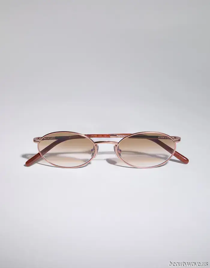 This straightforward accessory is incredibly wearable, functional, and stylish—indeed, the fashion set is loving it.