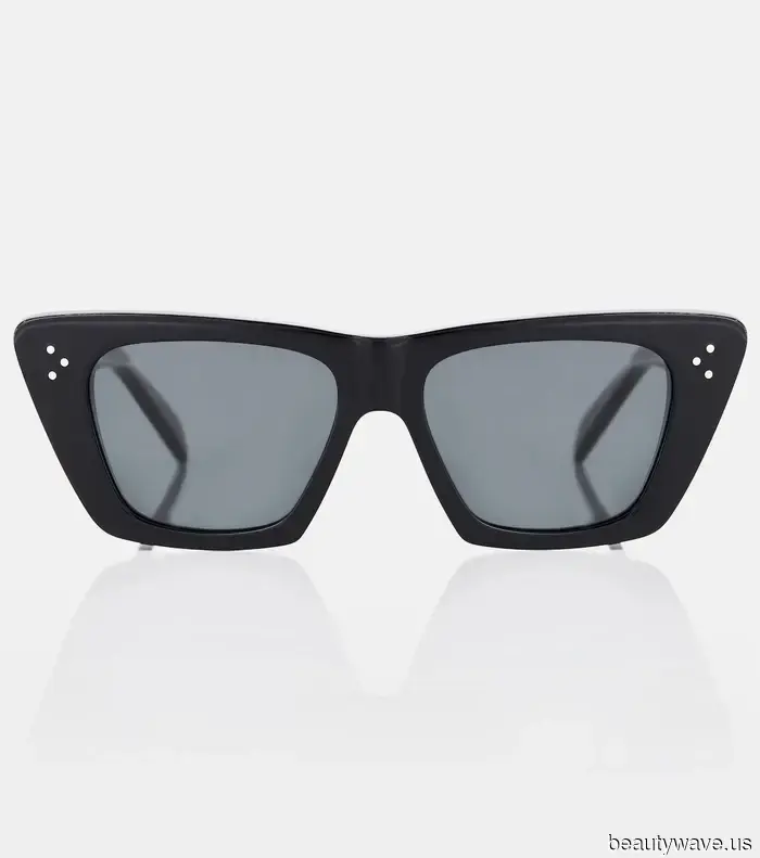 This stylish outfit is ideal for Paris, but I'm planning to wear it in the Midwest and New York City.