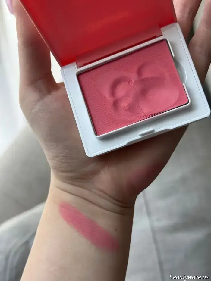Fui de las primeras personas en tener en mis manos el nuevo colorete de Glossier—aquí está mi veredicto honesto.