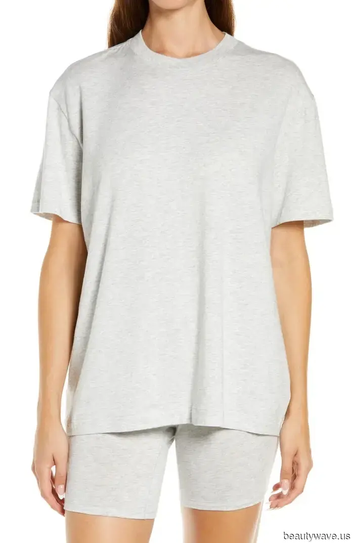 Da Base a Designer: Questa Tendenza dell'Outfit Renderà I Tuoi T-Shirt Subito Simili a Quelli di The Row