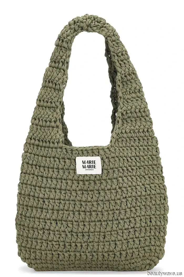 Here are the surprising color combinations that everyone stylish is already sporting this spring.