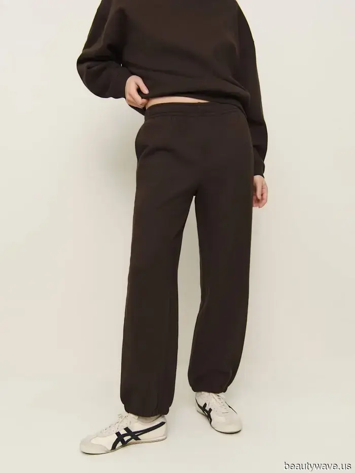 La nueva forma genial de llevar leggings y zapatillas está aquí, y necesitas verlo para creerlo.