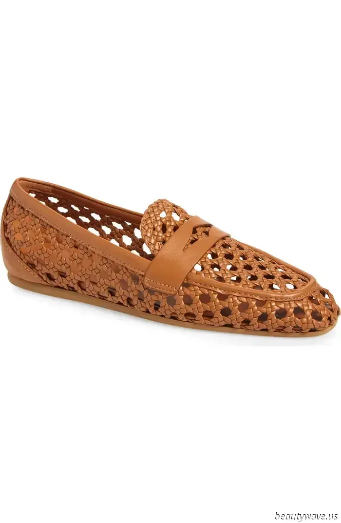 Sophisticated Dressers in Manhattan Are Swapping Suede Flats for This Similarly Luxurious Trend.