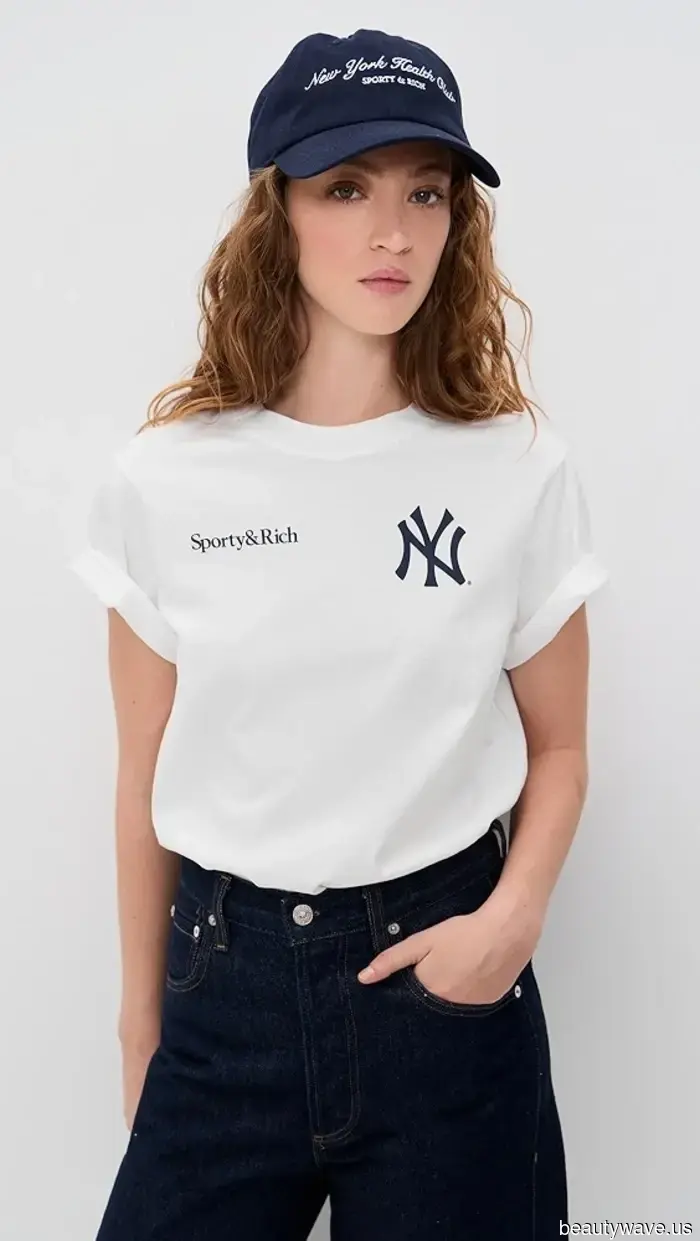 Odio decirlo, pero estos 6 estilos de camisetas están oficialmente pasados de moda.