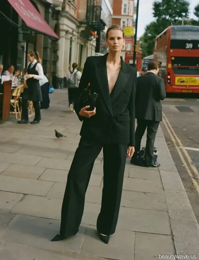 Victoria Beckham has added a Parisian flair to the anti-jeans trend that petite women adore.