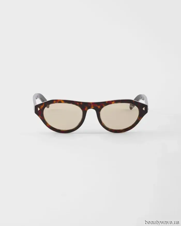 These Fashion Trends Were Popular for a While, But 2026 Indicates It's Time to Let Go.