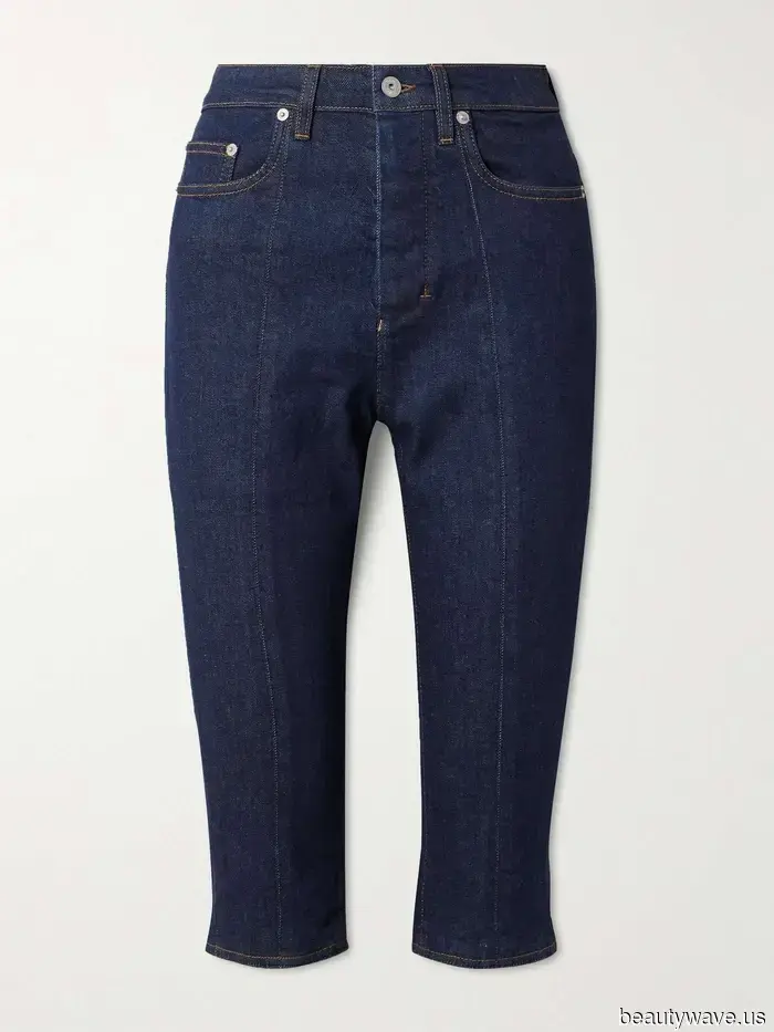 I never expected denim capris to return, but Alexa Chung has just shown me otherwise in Paris.