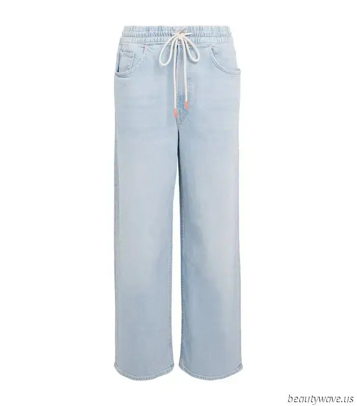This summer denim trend is completely different from skinny jeans, and I’m noticing it everywhere.