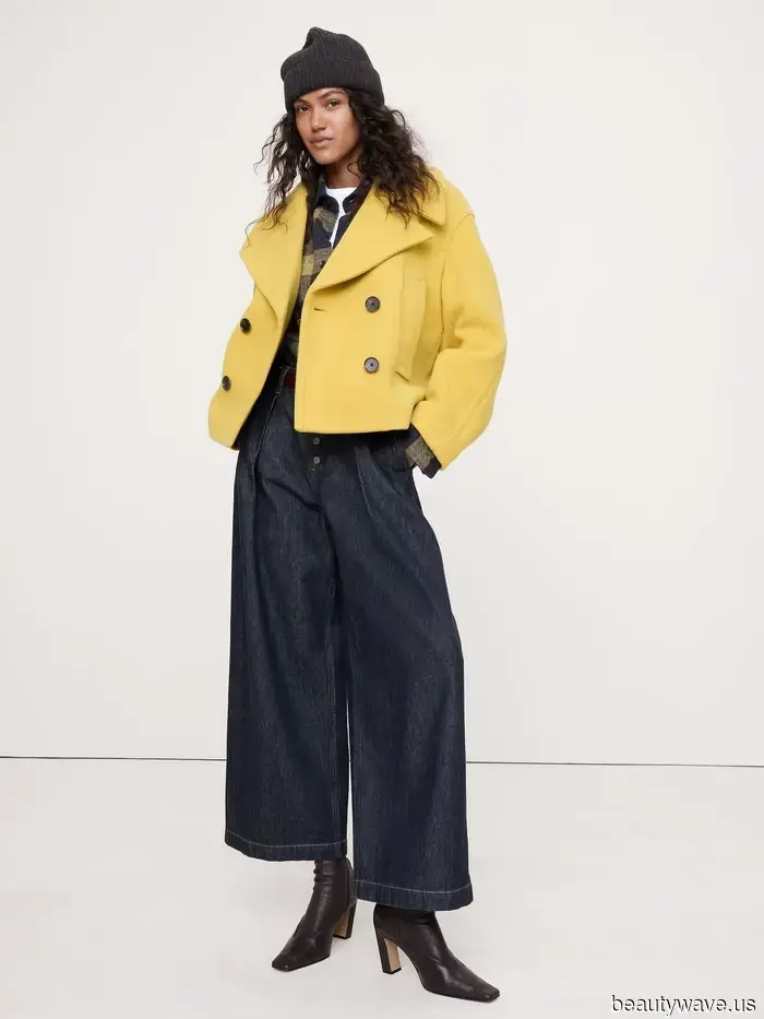 Está aquí: La tendencia de color de primavera 2026 que las chicas it están usando con Uggs altos y leggings negros.