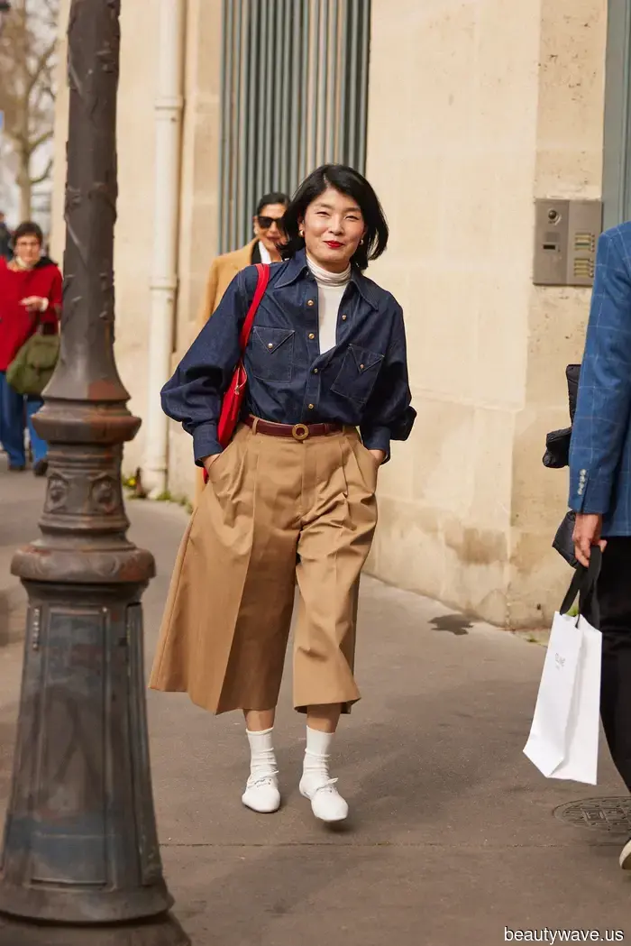 Forget Ballet Flats; this is the flat shoe trend that everyone will be pairing with stylish jeans this fall.