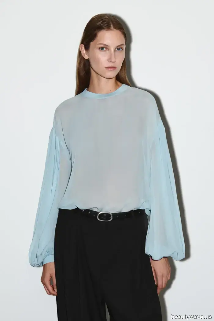 Farewell to Dull T-Shirts! This Stylish Blouse Trend Pairs Much More Elegantly With Jeans.