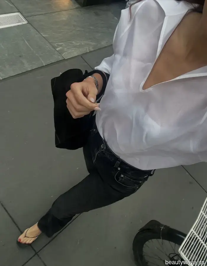 Sì, i jeans a vita alta stanno tornando&mdash;indossali con queste scarpe per sembrare attuale, non superato