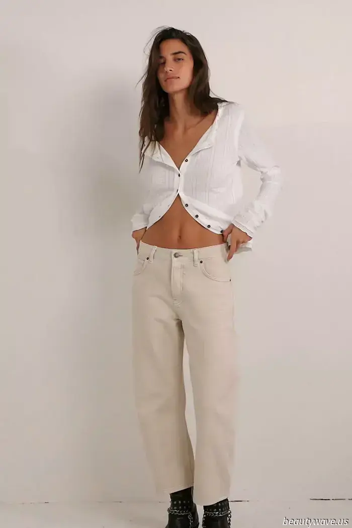I jeans basici non sono fuori moda, ma questa tendenza in denim sembra decisamente più da 2025.