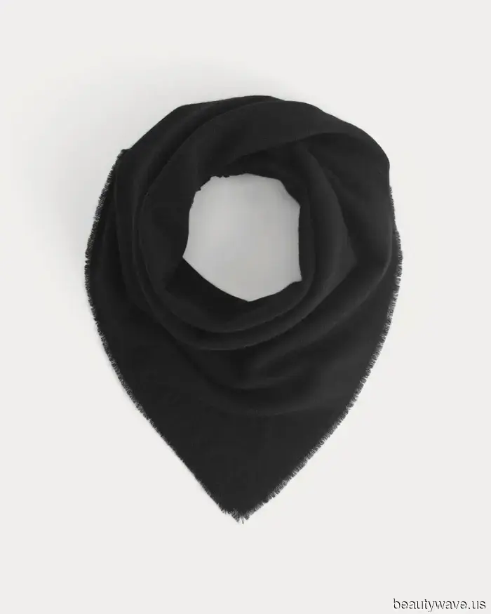 Если вы хотите выглядеть стильно в холодную погоду, купите эти 5 трендов до 100 долларов, чтобы носить с вашим пальто