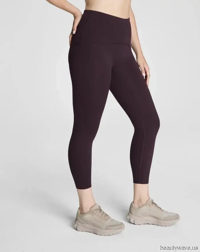 Scambiare i tuoi leggings neri con questa tendenza di colore più sofisticata è così 2026