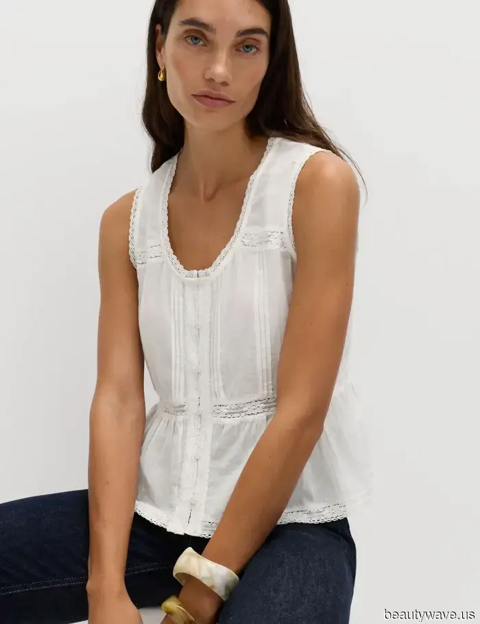 Le Bluse Bianche Sono di Tendenza: Ecco Come le Donne Più Eleganti Over 50 le Stanno Abbinando