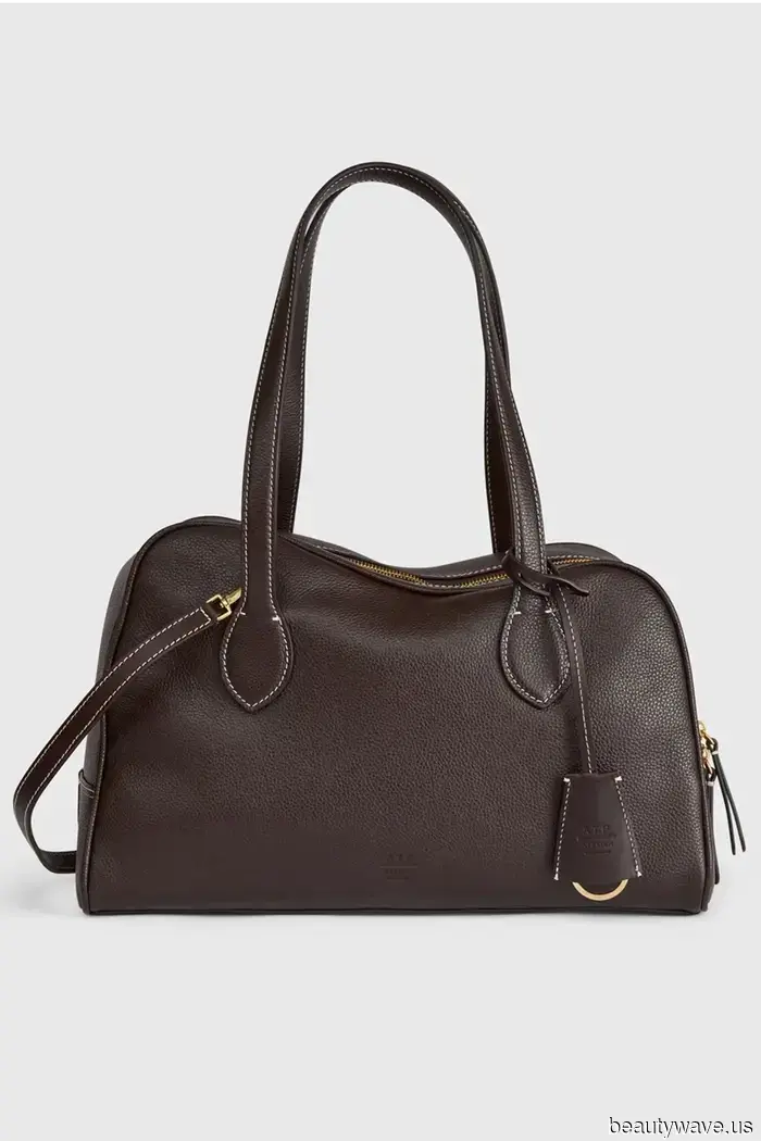 Blue jeans are perfectly fine, but for the fall, stylish individuals recognize that this debated denim trend appears more luxurious.