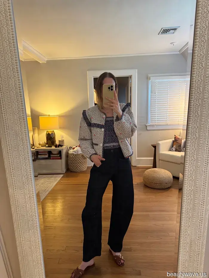 Soy una mamá fashion que trabaja en Nueva York&mdash;Estos son los tops elegantes que uso con jeans y pantalones.