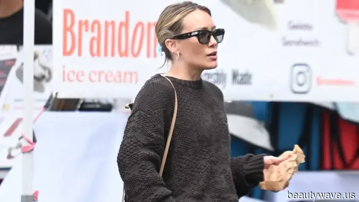 Forget the leggings—Hilary Duff's laid-back pant style appears more stylish when paired with sneakers.