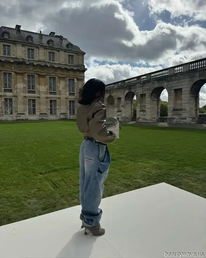 The Distinctive Style That Everyone Fashionable in NYC Will Adopt When Pairing Boots with Jeans This Fall