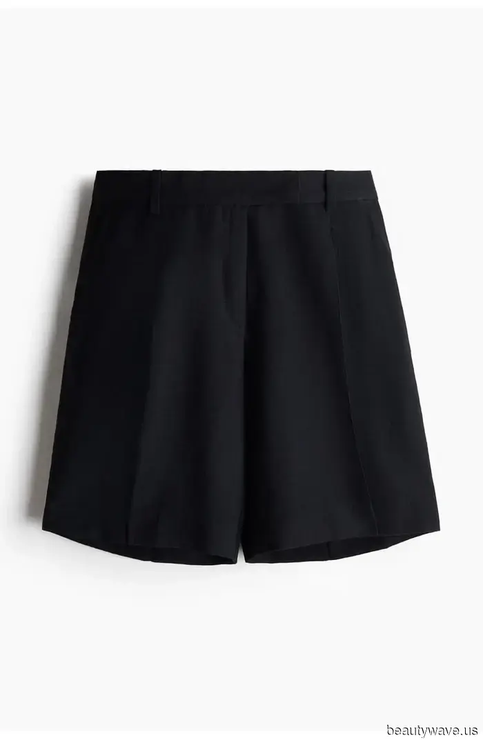 Si quieres que los pantalones cortos de Bermuda se vean geniales en 2026, olvida una camiseta blanca y usa esta bonita blusa en su lugar.