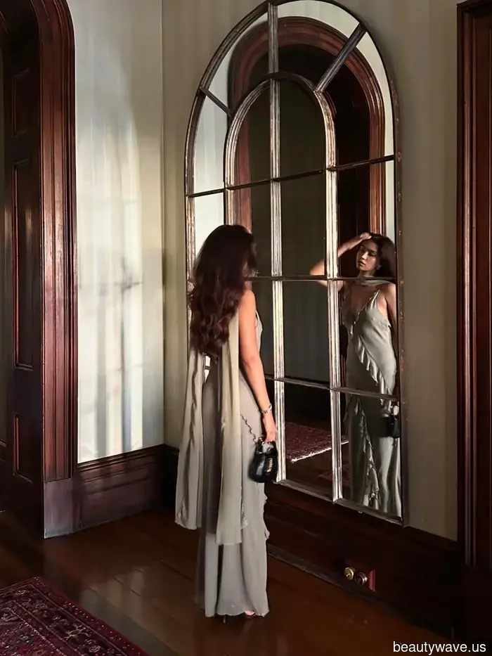 The Opera Aesthetic is Set for 2026—20 Beauty Essentials That Reflect Light-Filled Stages and Plush Velvet Seats.