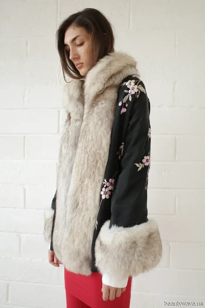 Not Combat Boots, Capris, or Jelly Shoes—These Are the Surprising 90s Trends We Anticipate Will Be Everywhere in 2026.