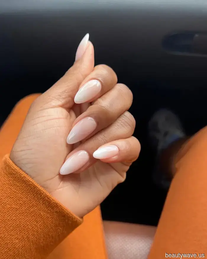 Las uñas Ombr&eacute; son la tendencia de manicura más alegre del verano&mdash;Aquí hay 12 diseños para copiar.