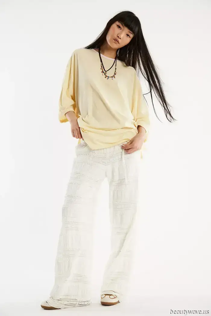 Is it just me, or are all the trendy girls now combining ballet flats with this anti-denim pant trend?