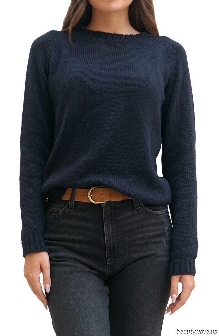 Chic women in Marseille and Cadaqués replace their cashmere sweaters with this lighter alternative every summer.