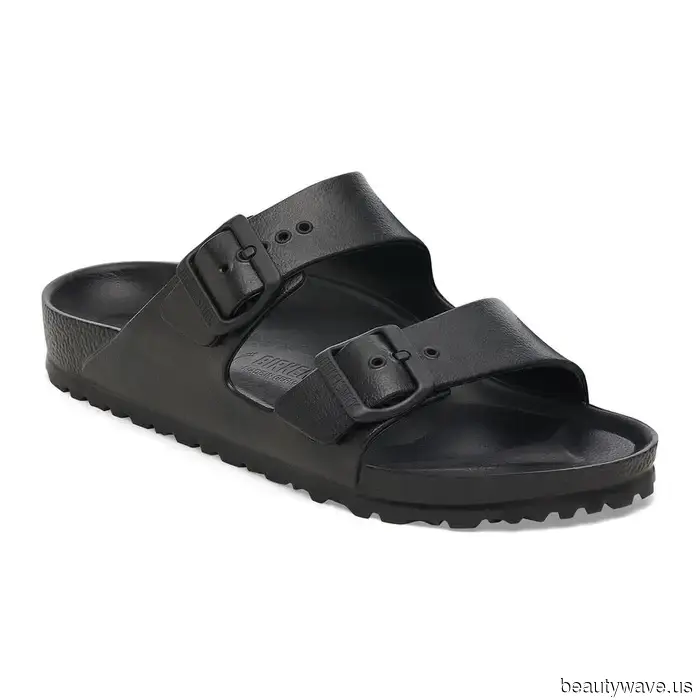 Los pantalones negros son un básico atemporal en el armario&mdash;7 zapatos que mejor combinan con ellos