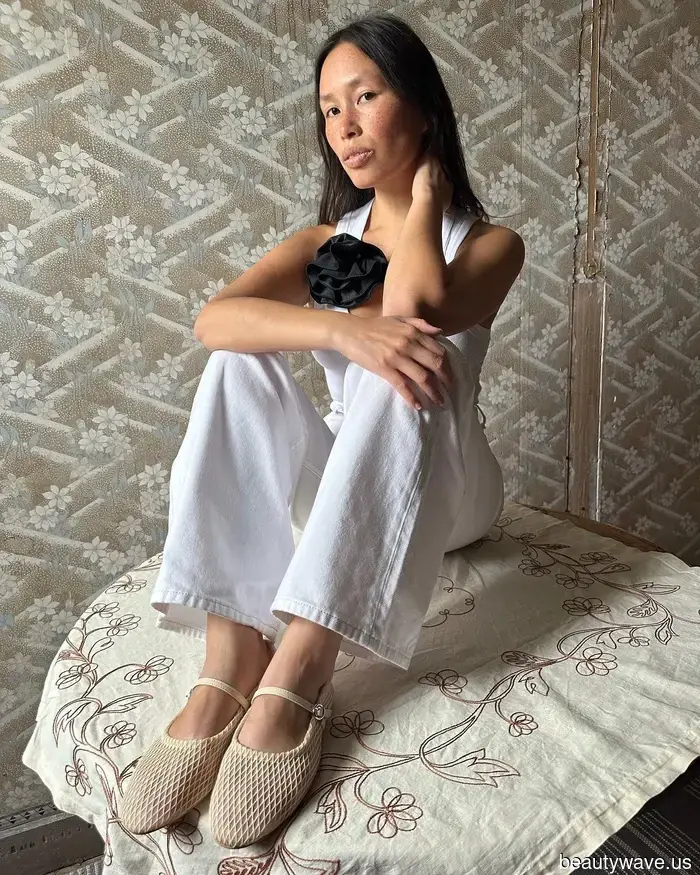 I’m borrowing this simple French-girl styling tip to refresh all of my spring outfits.